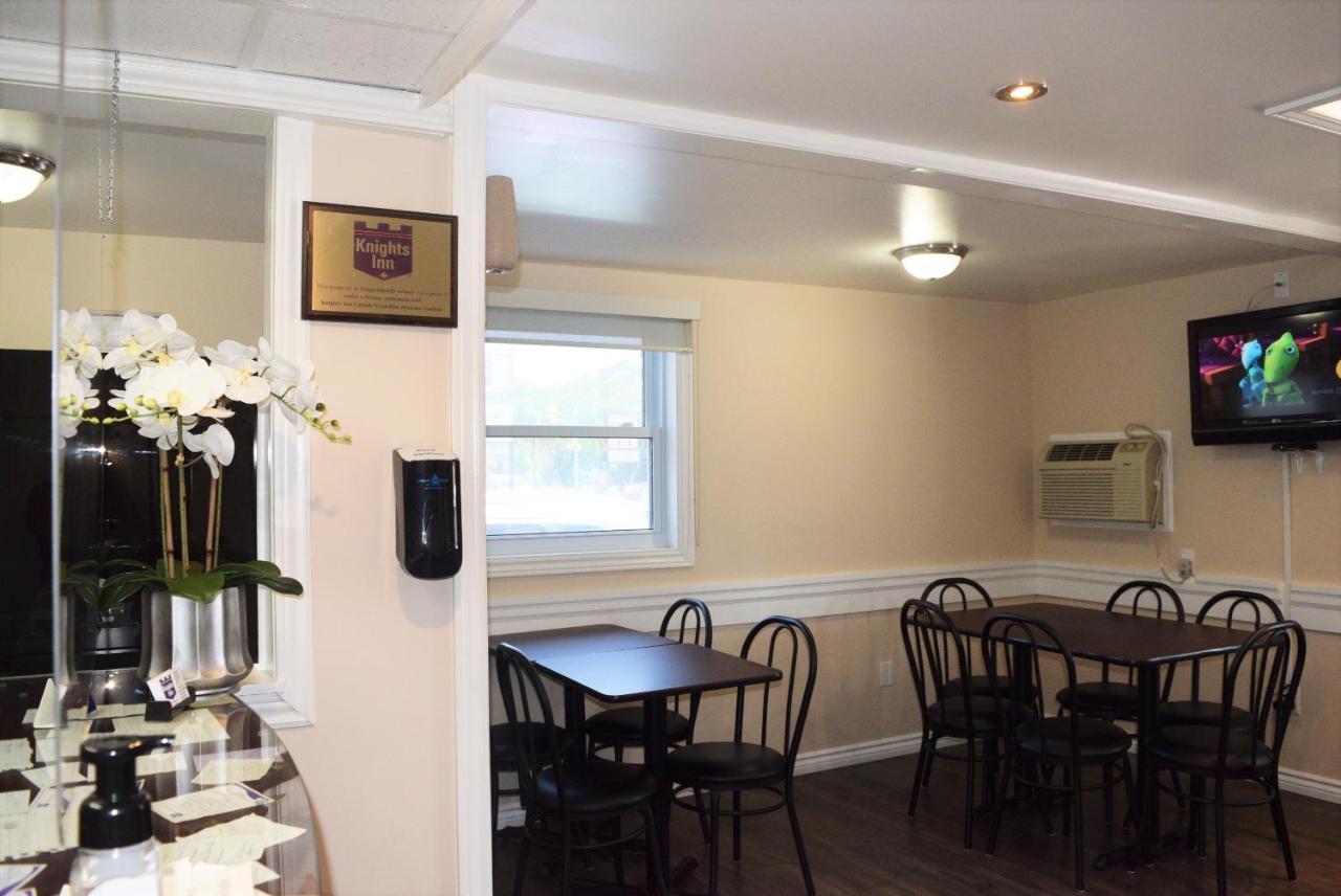 Knights Inn Arnprior Esterno foto