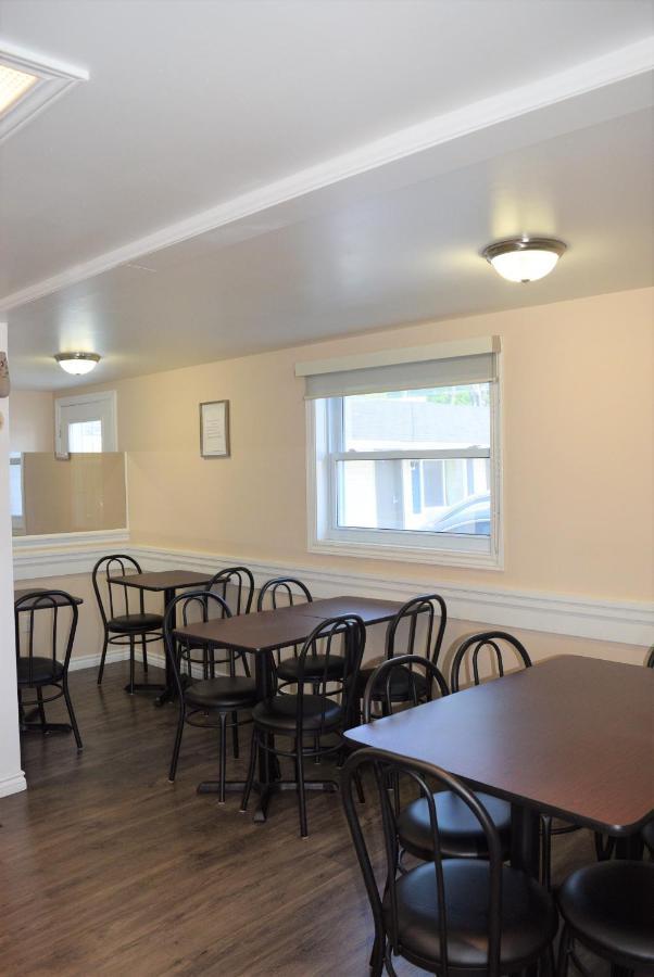 Knights Inn Arnprior Esterno foto