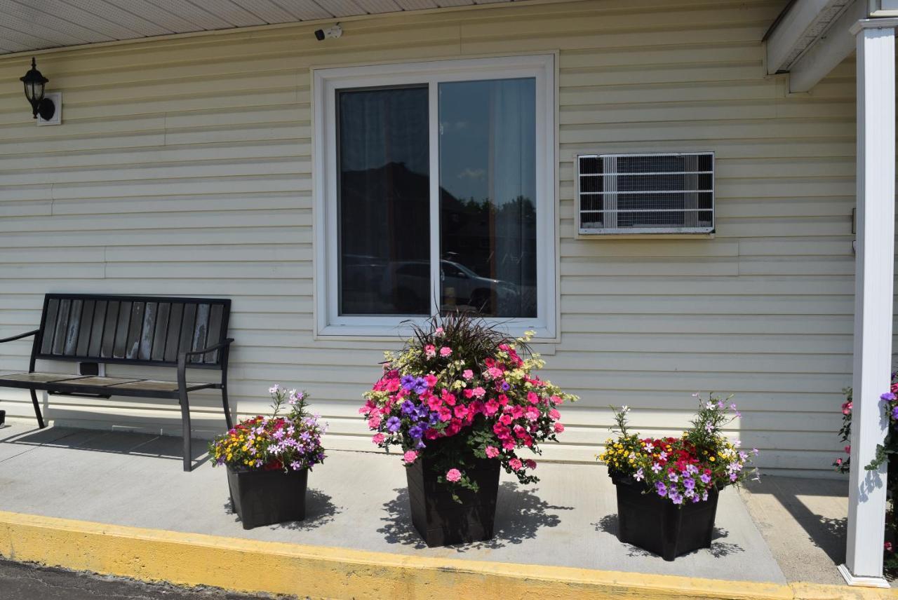 Knights Inn Arnprior Esterno foto