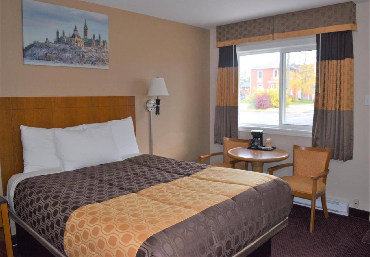 Knights Inn Arnprior Esterno foto