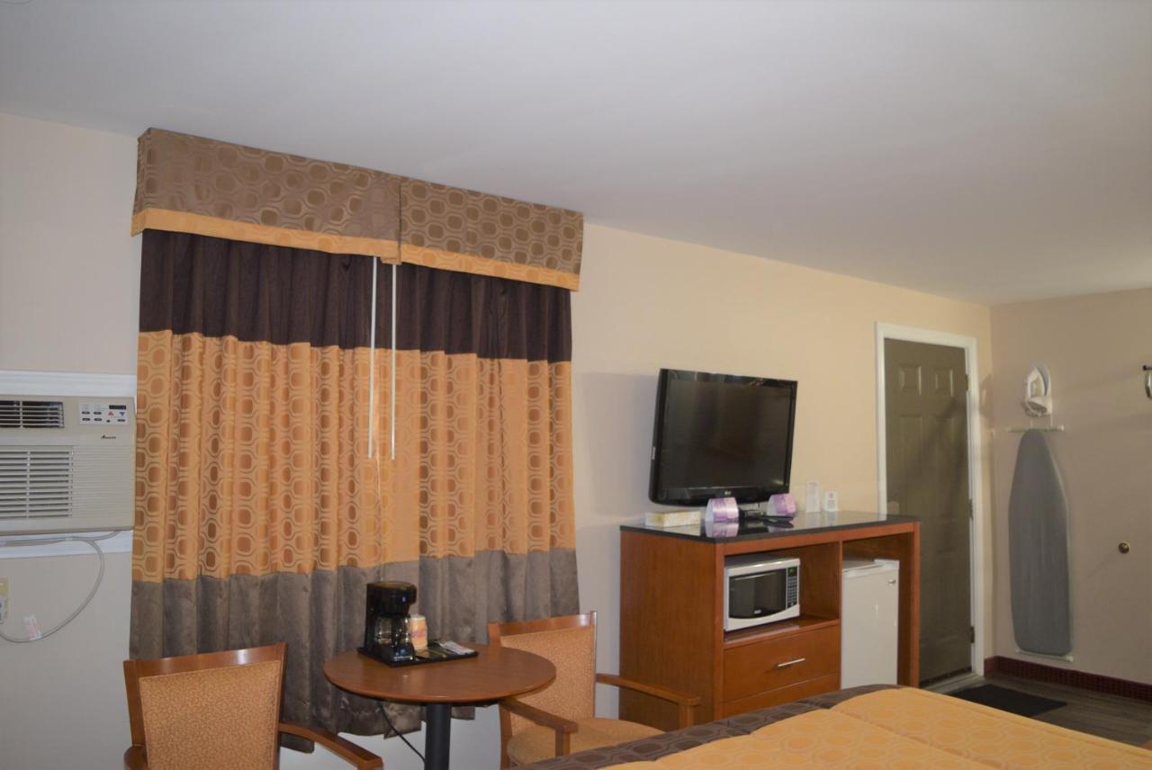 Knights Inn Arnprior Esterno foto