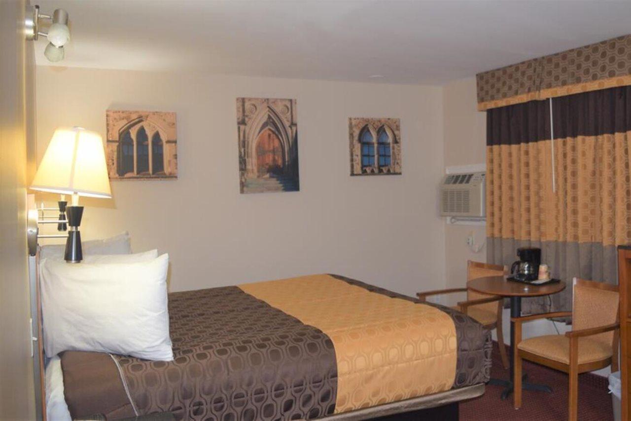 Knights Inn Arnprior Esterno foto